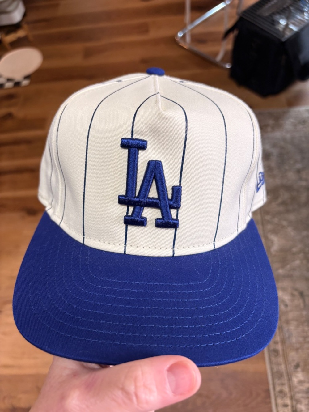 New Era men’s  Los Angeles LA Pinstripe Cap in White and Blue